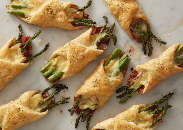 Brie, Asparagus & Prosciutto Bundles