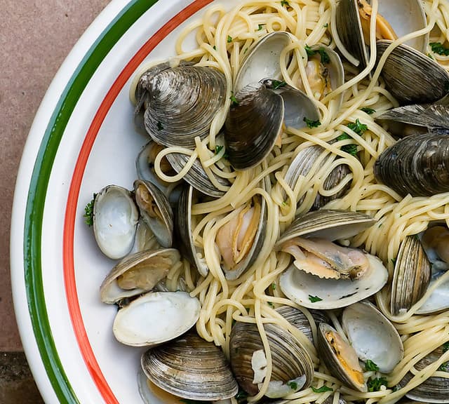 Spaghetti with Fresh Clams Punchfork