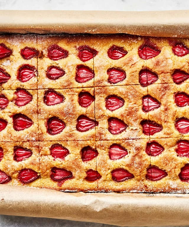 Strawberry Snacking Cake Punchfork