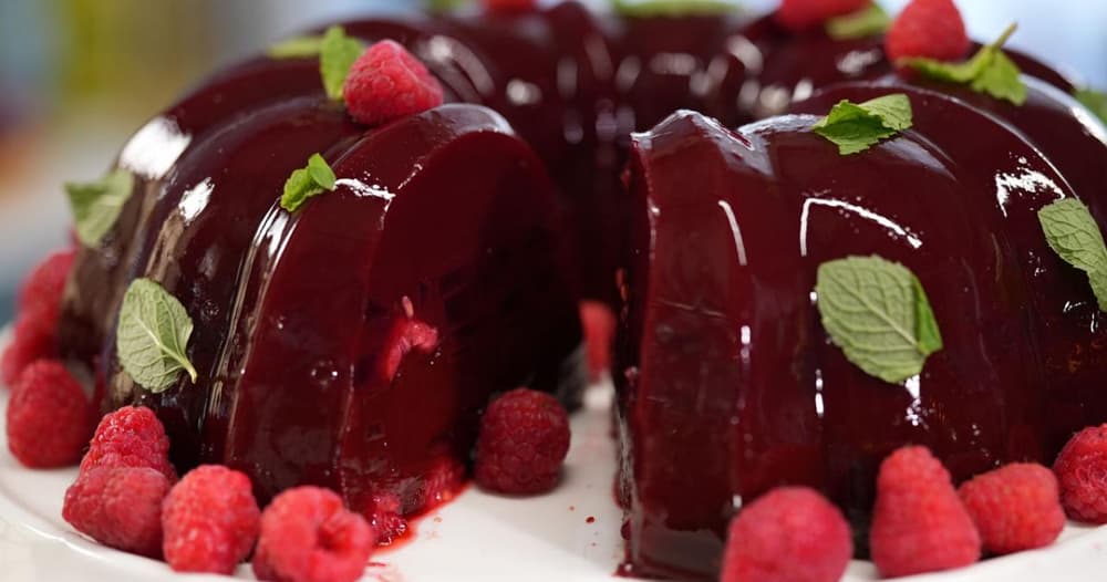 Seventies Raspberry Mint "Jelly" Cake Punchfork