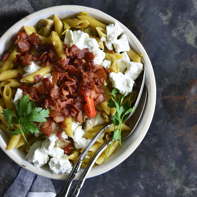Warm Caramelized Leek Pasta Salad with Bacon and Goat Cheese Punchfork
