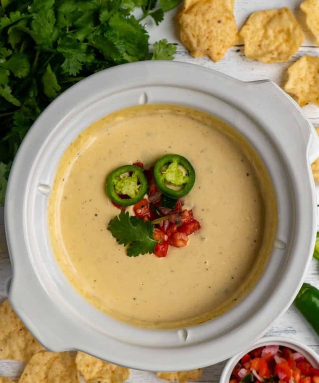 Crock Pot White Queso Dip (Mexican Cheese Dip) Punchfork