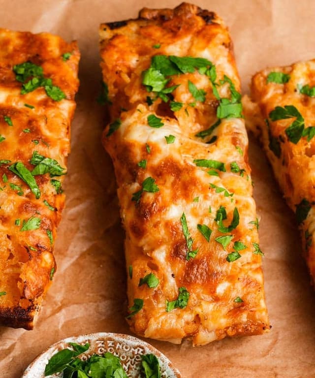 Sriracha Cheesy Garlic Bread Punchfork