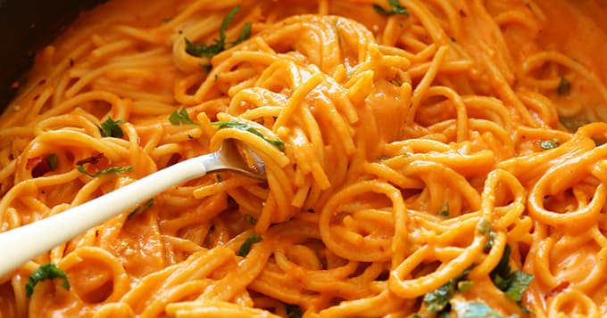 Delicious Vegan Roasted Red Pepper Pasta
