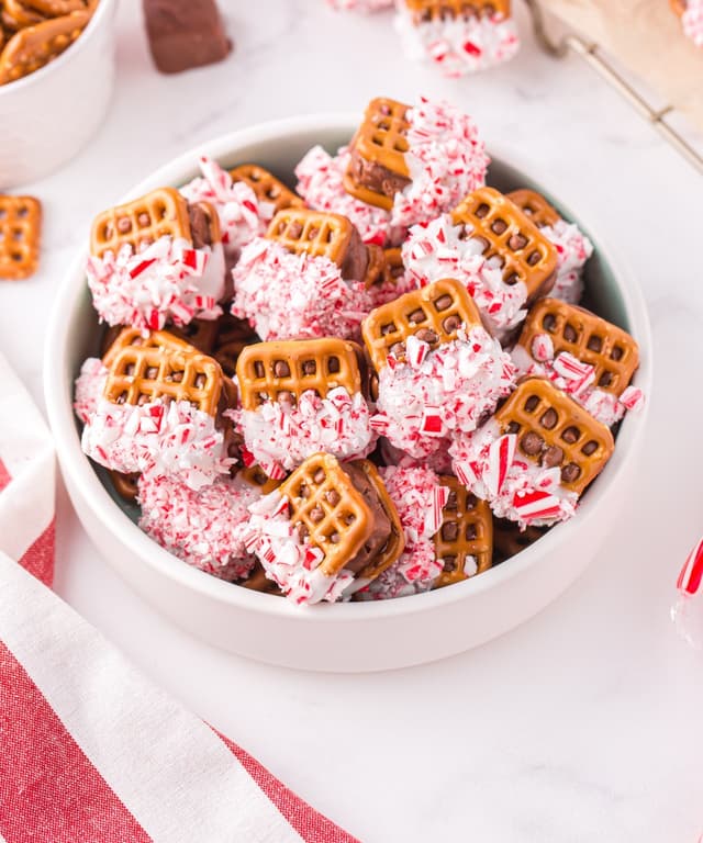 Christmas Caramel Pretzel Bites Punchfork