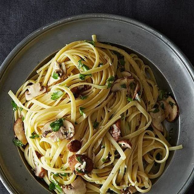Nigella Lawson's Linguine Pasta with Lemon, Garlic & Thyme Mushrooms