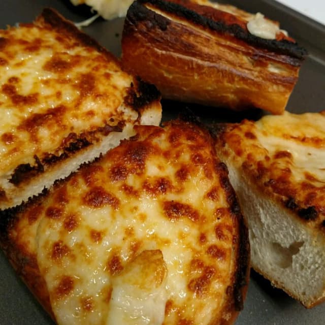 Stef's Super Cheesy Garlic Bread Punchfork