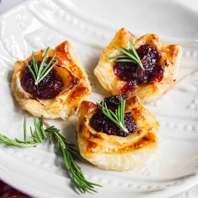 brie-cranberry-in-puff-pastry-punchfork
