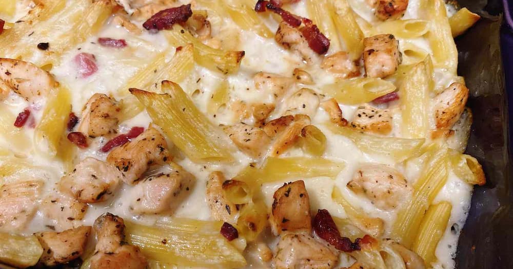 Cheesy Chicken and Bacon Pasta Bake Punchfork