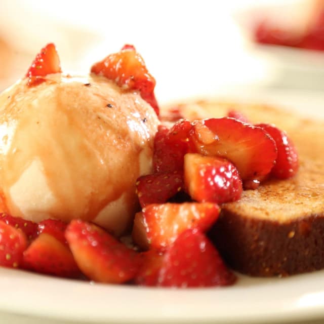 ButterToasted Vanilla Pound Cake with Macerated Strawberries Punchfork