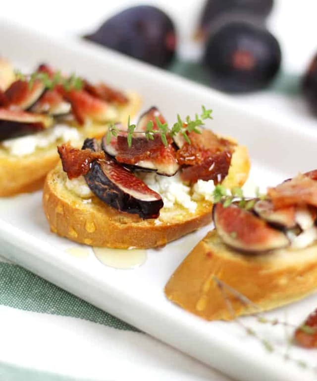 Bacon, Fig and Goat Cheese Crostini Punchfork