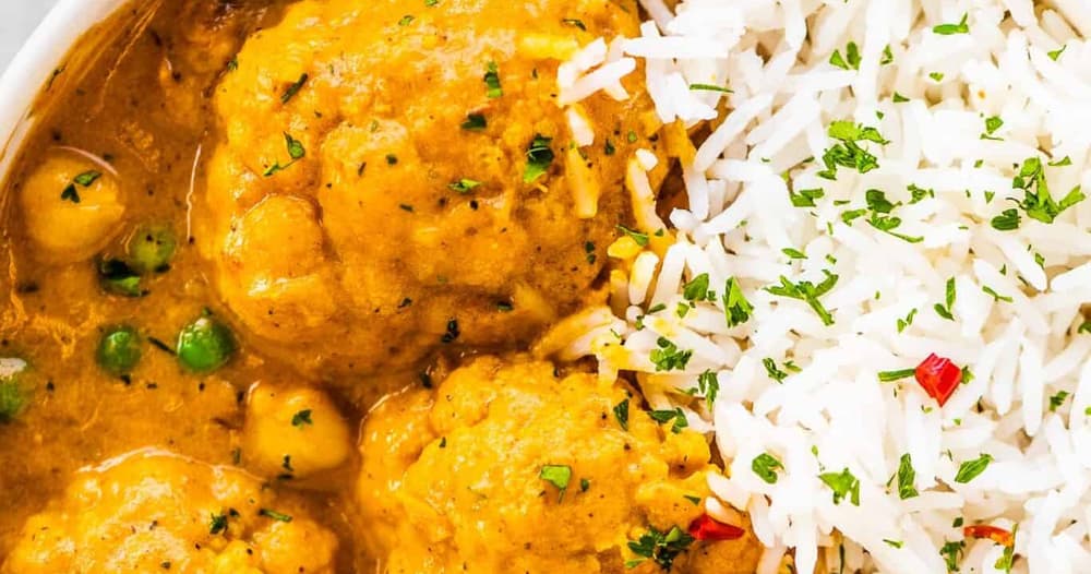 Cauliflower Curry with Chickpeas and Peas Punchfork