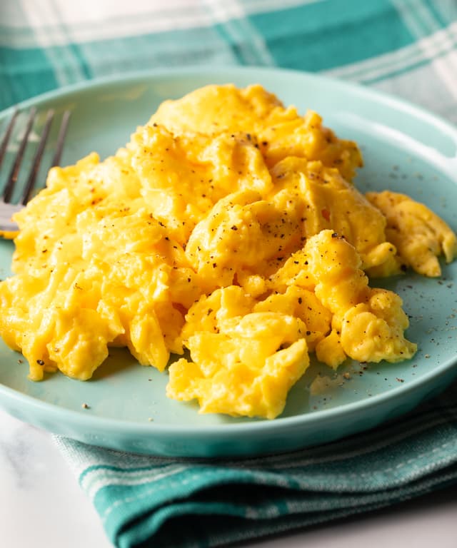 How to Scramble Eggs (Fluffy Scrambled Eggs) Punchfork