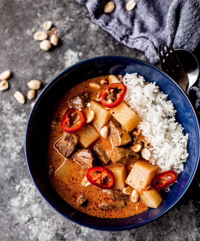 thai-massaman-curry-with-beef-kaeng-massaman-punchfork