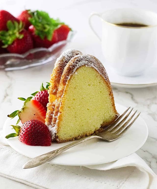 old-fashioned-cream-cheese-pound-cake-punchfork