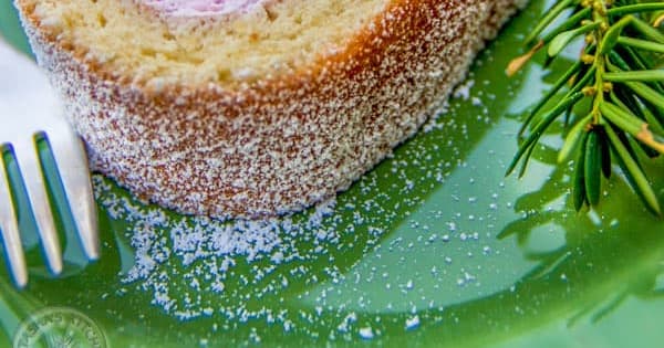 Biskvit Raspberry Roulade (Roulette) Cake | Punchfork