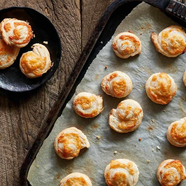Gouda, Onion And Garlic Puffs - Aperitif Biscuits - Roka
