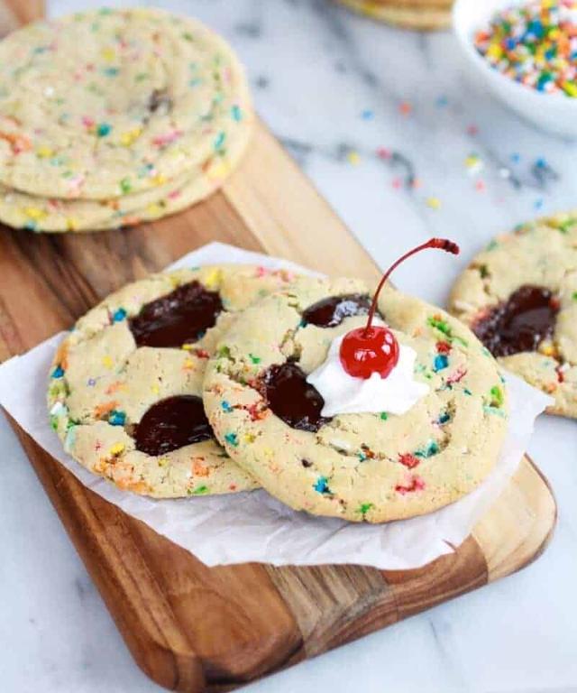Giant Hot Fudge Ice Cream Sundae Cookies | Punchfork