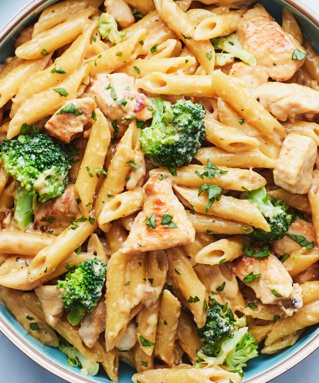 Simple One-Skillet Chicken Alfredo Pasta | Punchfork