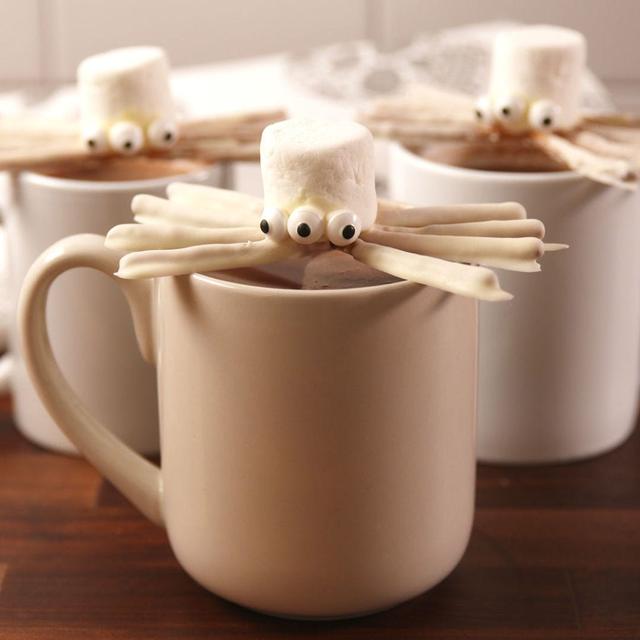 Halloweentown Marshmallow Spiders | Punchfork