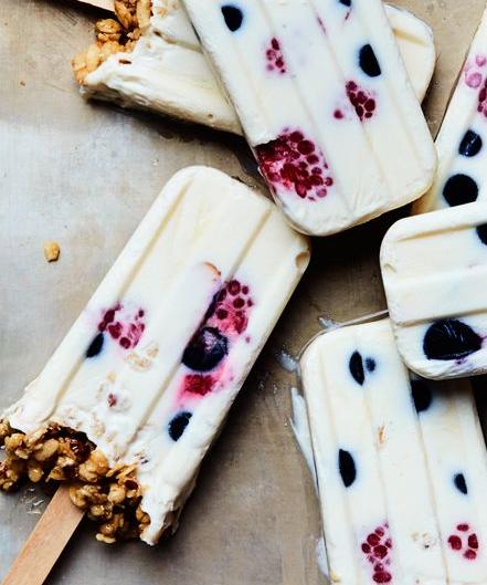 Breakfast Yogurt Pops (Popsicles) with Fruit and Granola | Punchfork