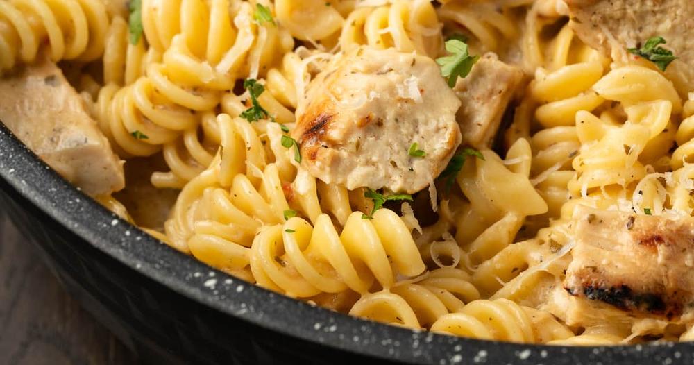 Buffalo Wild Wings Garlic Parmesan Chicken Pasta - Punchfork
